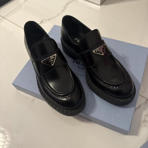 Prada Women's Black Loafers - Picture 3 of 3